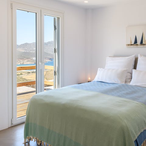 Start off your day with a clear view of the Mykonos mountains and Aegean Sea, enjoying a coffee on your baloncy