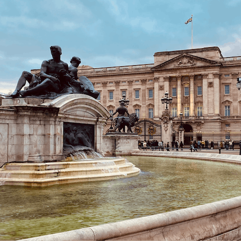 Take a stroll down to Buckingham Palace, getting there in time to see the changing of the guard