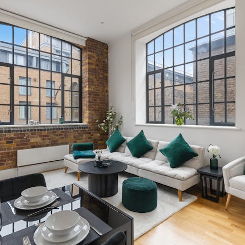 Savour relaxing evenings at home or wander to a nearby restaurant