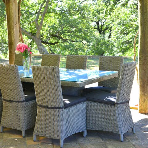 Enjoy alfresco family meals under the sun