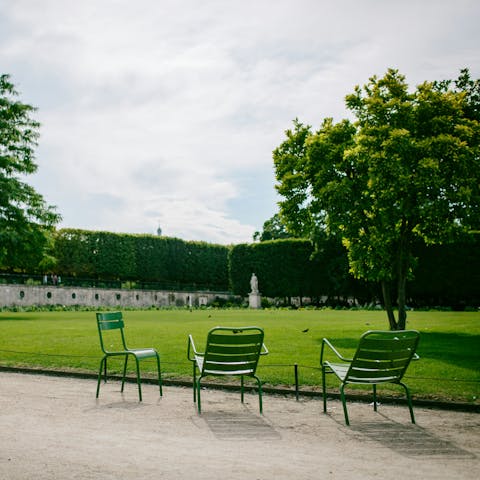 Make a peaceful pitstop in the Jardin des Tuileries – twenty minutes from the apartment