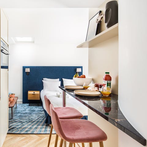 Begin your mornings over fresh coffee and croissants at the chic breakfast bar