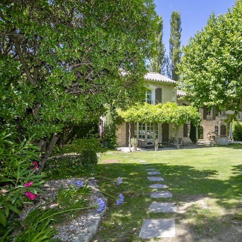Wander around the fauna and flora of the garden