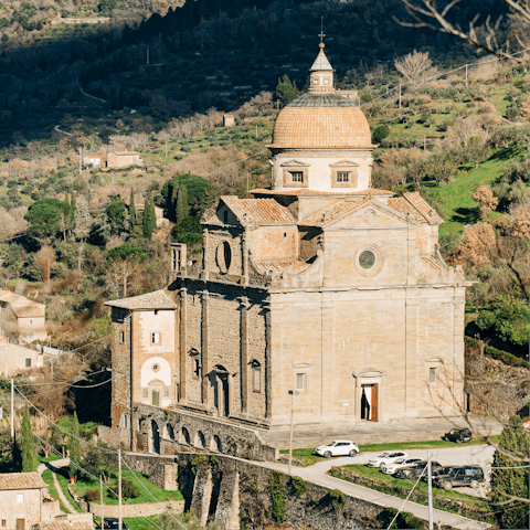 Explore the historic hilltop town of Cortona – a short drive away