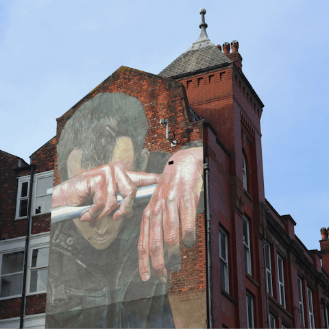 Stroll to the Northern Quarter, nineteen-minutes away