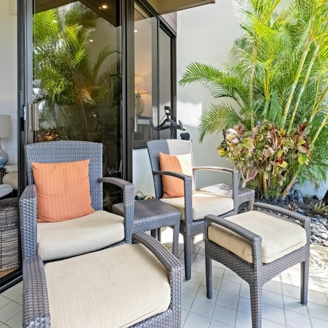 Start the morning with a cup of Hawaiian coffee on the terrace