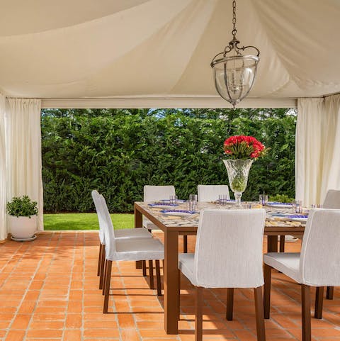Have drinks and dinner al-fresco on the dining pavilion