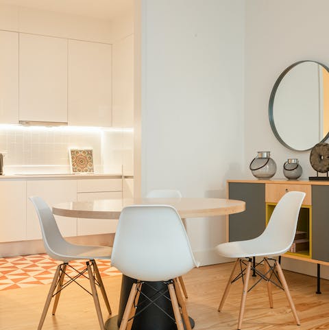 Enjoy a pastel de nata at the dining table before sightseeing