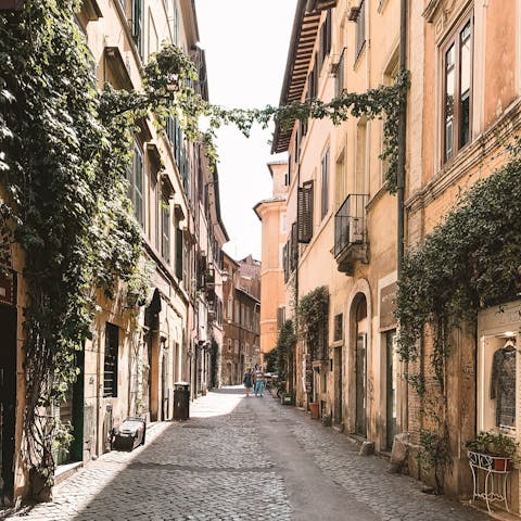 Explore your beautiful Trastevere neighbourhood in Rome