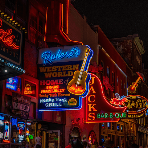Stay ten minutes' drive from the bright lights of central Nashville