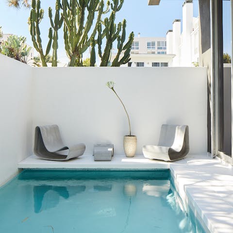 Cool off from the Californian sun in your private pool