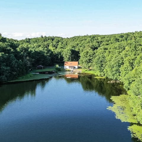 Experience calm and serenity on the edge of North Twin Lakes