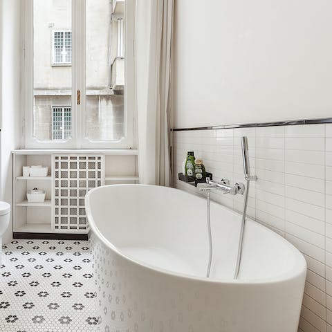 Soak city-weary feet in the oval tub at the end of the day