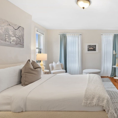 Wake up to breathtaking views of downtown Manhattan