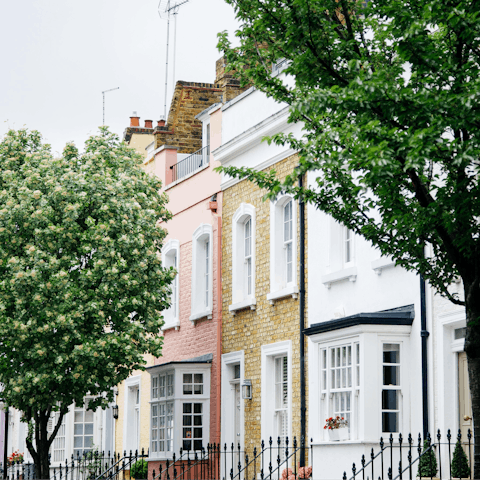 Catch the 319 bus to the famous King's Road in Chelsea
