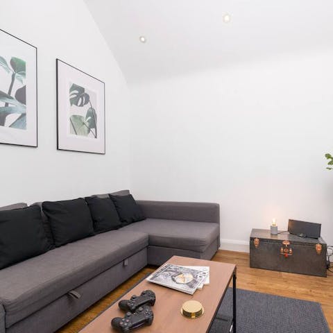 Bright & spacious living for all guests