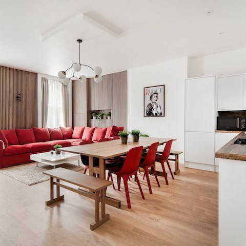 Lay the table for a lazy brunch, there's room for you all