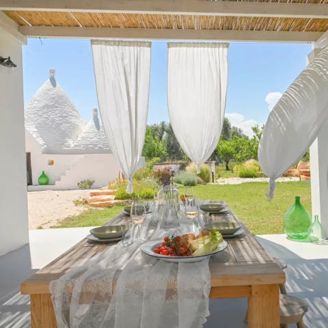 Dine alfresco under the shade of the pergola