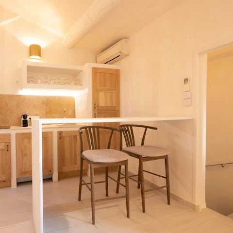 Enjoy breakfast and make new plans at the kitchen counter