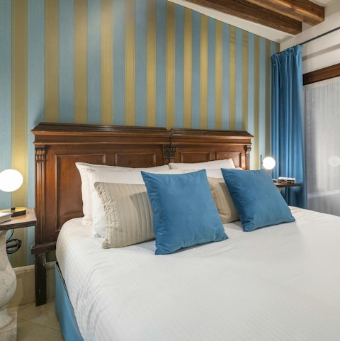 Wake up in a cosy double bed ready to start the day