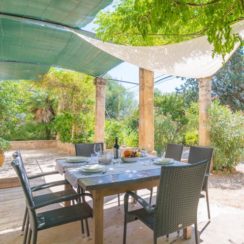 The home is perfect for families and groups, with plenty of room to spread out.