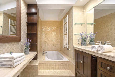 Wind down after sightseeing with a soak in the bathtub