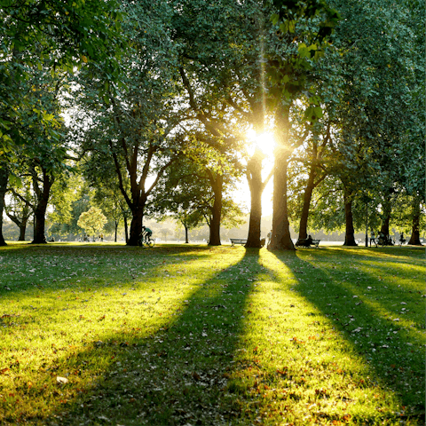 Stroll five minutes to Hyde Park and picnic in the sun