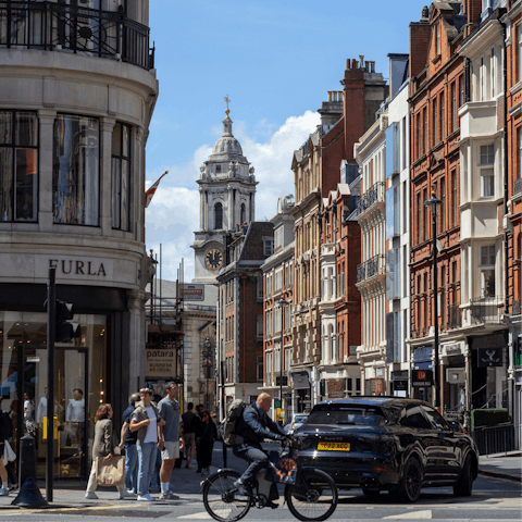 Discover the boutiques and gourmet eateries in Mayfair