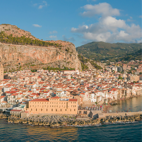 Enjoy sightseeing in Sicily with a day trip to Cefalù