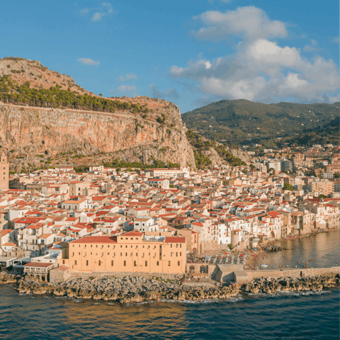 Enjoy sightseeing in Sicily with a day trip to Cefalù