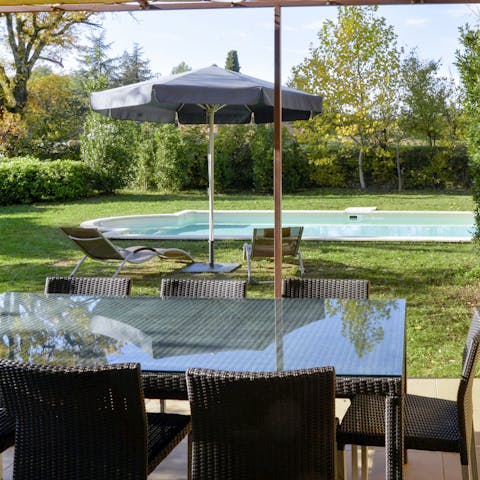 Enjoy the weather during an alfresco lunch