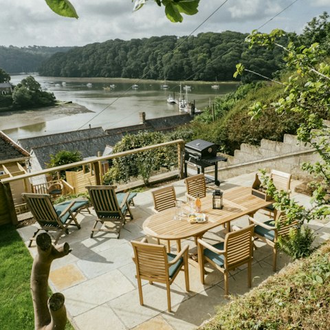 Sit out on the back garden patio with stunning views of the river, and dine alfresco with the barbecue