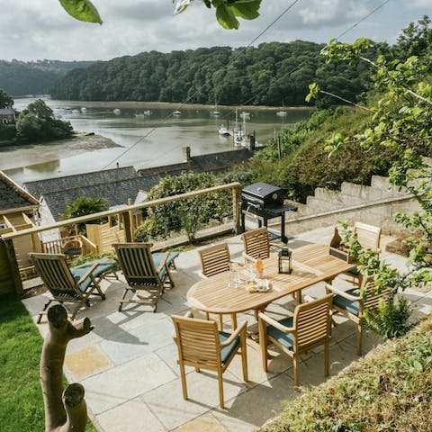 Sit out on the back garden patio with stunning views of the river, and dine alfresco with the barbecue