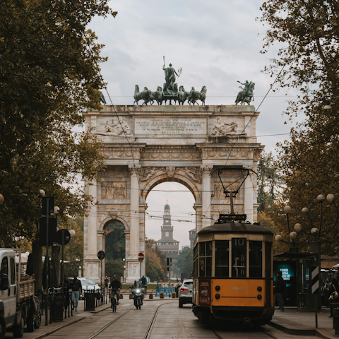Walk ten minutes to the famous Peace Arch