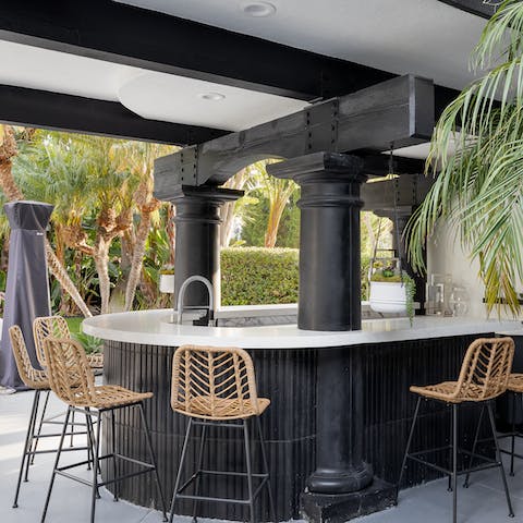 Hang out together at the full bar on the terrace