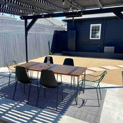 Rustle up home-cooked meals to enjoy outdoors together under the pergola