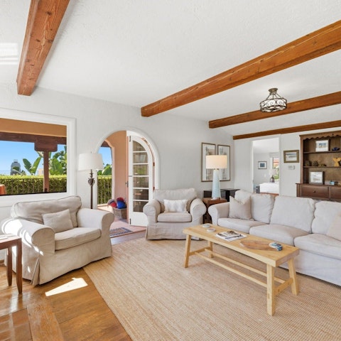 Bask in a gentle ocean breeze in the comfy living space