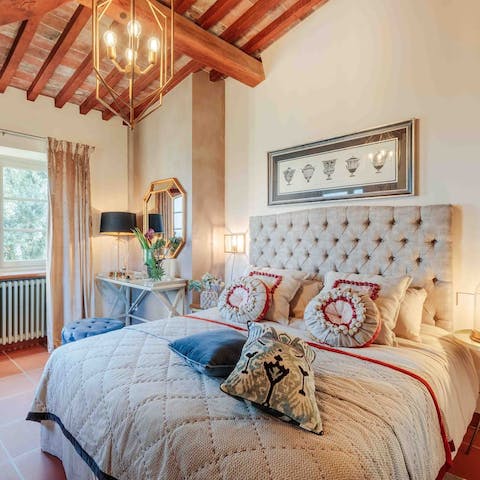 The comfortable beds and plenty of roosa to spread out.