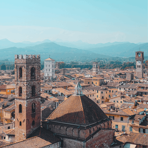 Just a short drive from Lucca, making exploring the city and its many attractions easy.