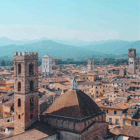 Just a short drive from Lucca, making exploring the city and its many attractions easy.