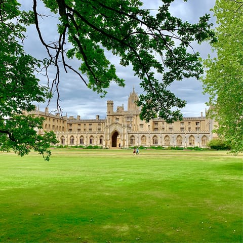Stay in the quaint village of Hartford amidst the Cambridgeshire countryside
