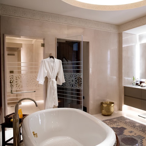 Relax after a busy day in the luxuries freestanding bathtub