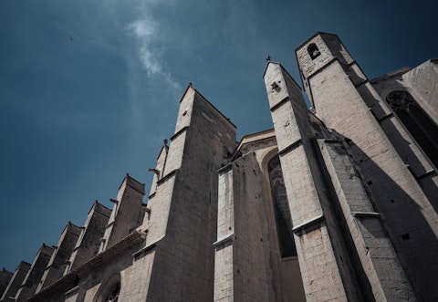 Explore the historic centre of Saint-Rémy-de-Provence, with Collegiale Saint-Martin just moments away