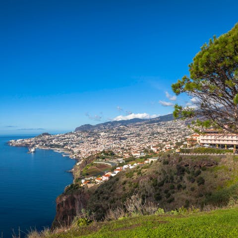 Make the most of your prime Funchal location close to beaches and the famous Lido-Praia Formosa promenade