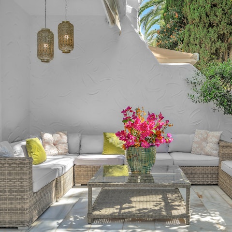 Chill out in your alfresco lounge – it's the perfect spot for pre-dinner cocktails