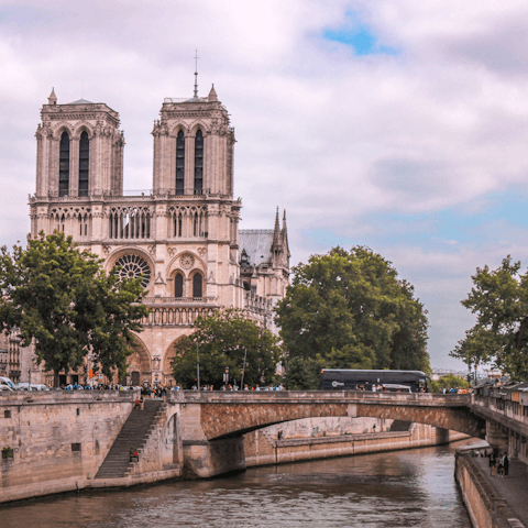 Walk just a few minutes to the iconic Notre Dame