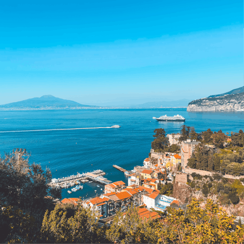 Explore picturesque Sorrento, a ten-minute drive away