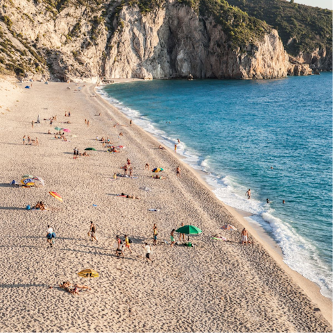 Stay 5 kilometres from Agios Ioannis beach