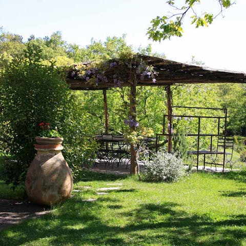 Take your alfresco lunch with the scent of clematis and the sound of birdsong