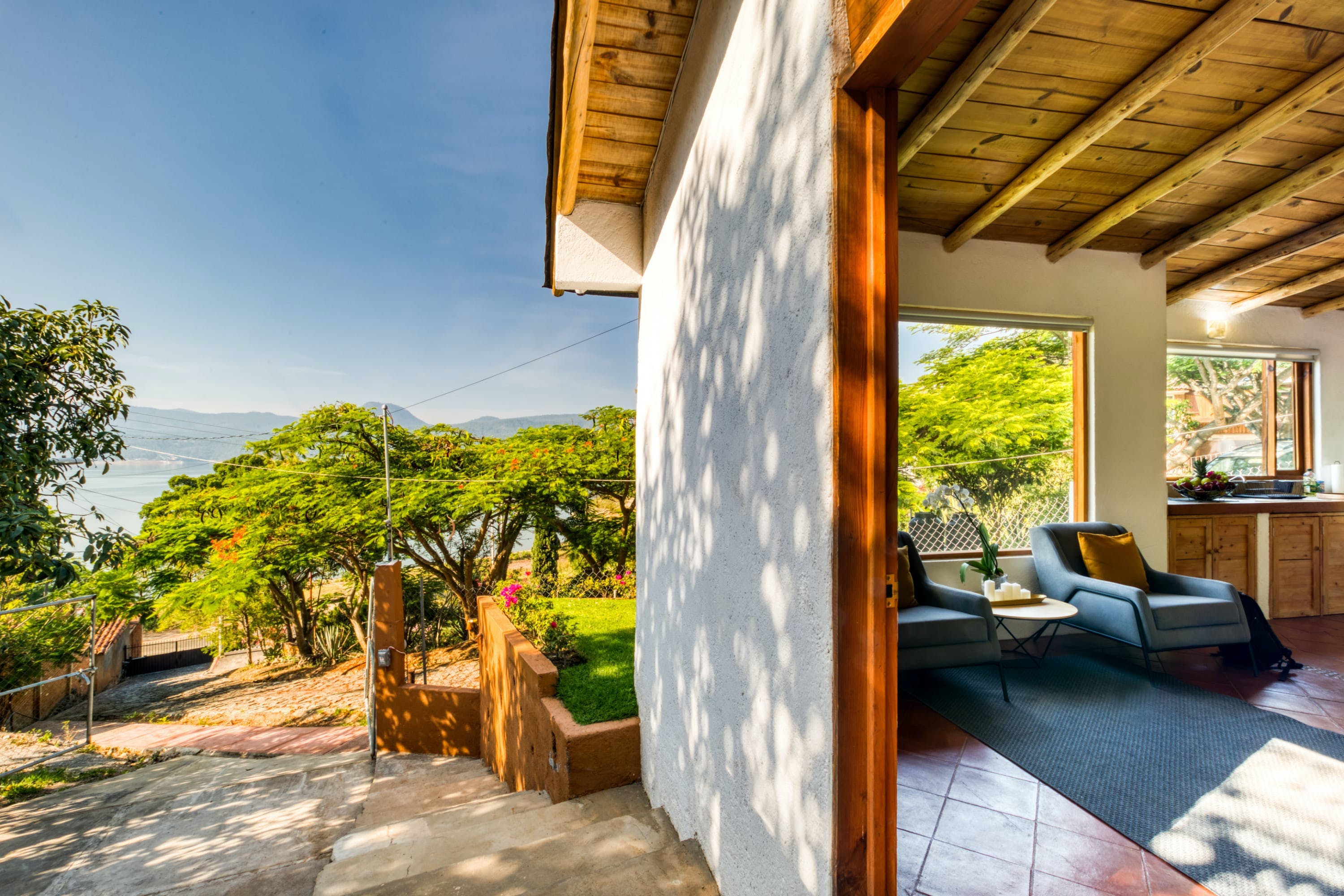 Idyllic Lakeview Retreat